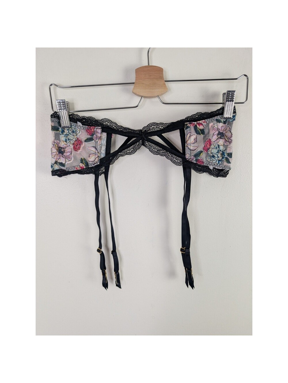 Victoria's Secret Garter Belt M/L Very Sexy Floral Lace White Black Pink Flowers